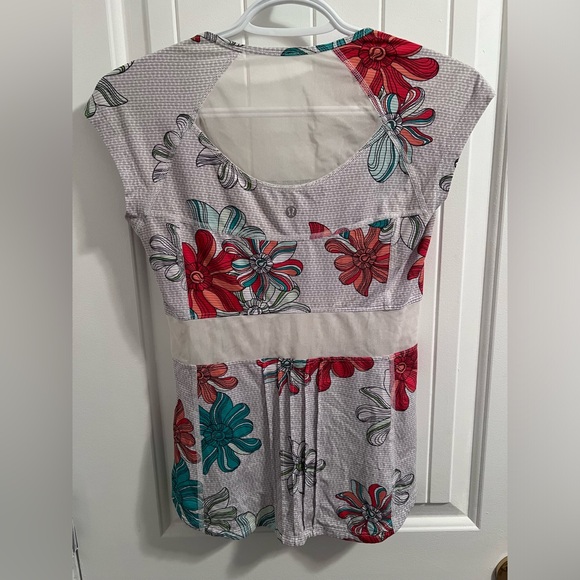 Lululemon Flower Top With Mesh Detail - Picture 2 of 3